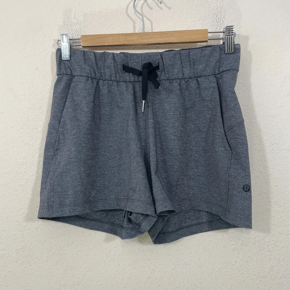 Lululemon Women's Shorts Size 4 Gray Stretch  Drawstring Waist Activewear 2.5
